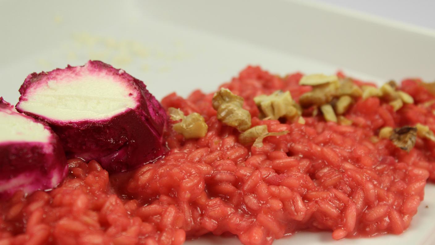 Risotto alla barbabietola con caprino e rafano