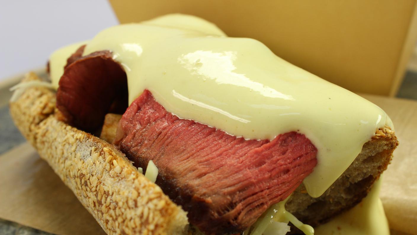 Ribeye di manzo, cavolo bianco, patata, “mayo” calda all’aglio