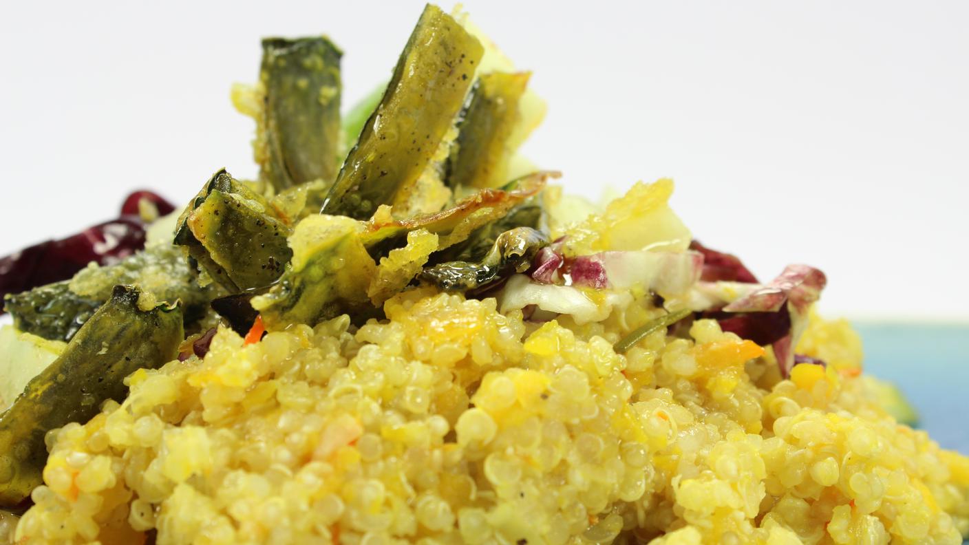 Quinoa risottata alla la zucca con insalata di radicchio e pera