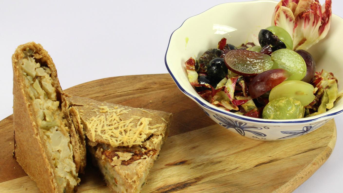 Strudel di brisée all’olio di oliva con cavolfiore, porro e l’insalata del contadino