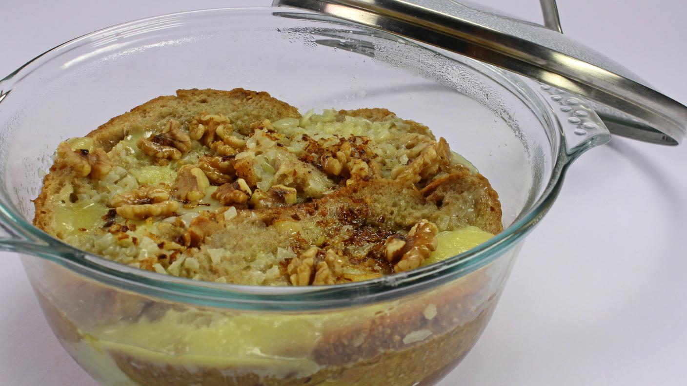 Zuppa di pane e noci