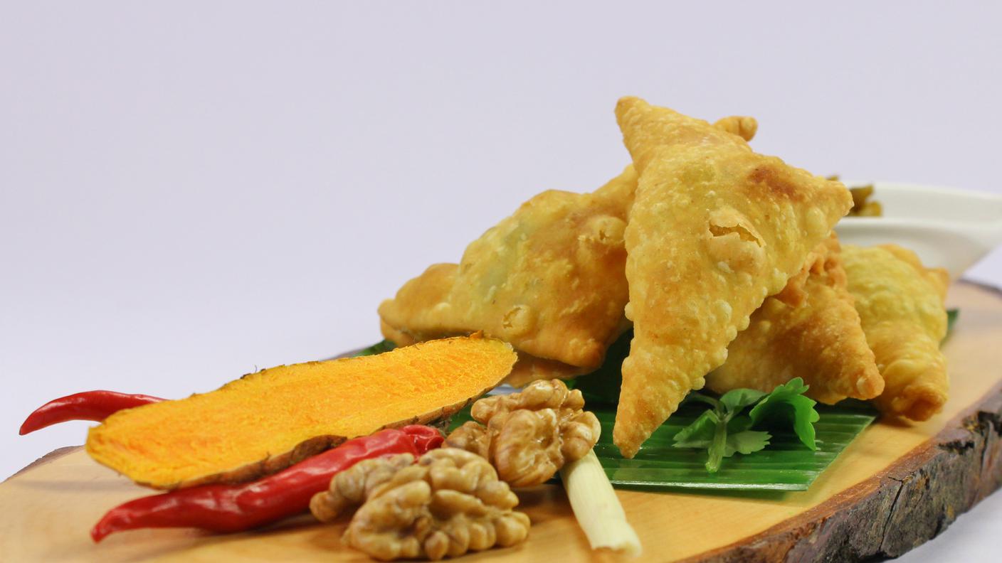 Samosa di verdure (e radici…) con chutney di mele e noci