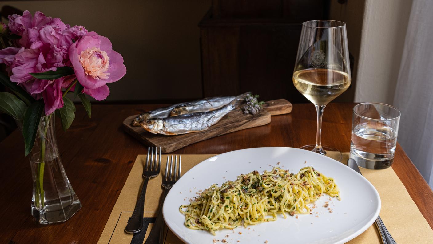 Tagliolini di pasta fresca all’uovo conditi con il missoltino e una spolverata di prezzemolo