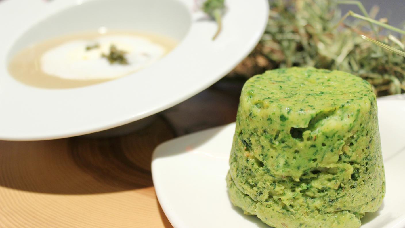 zuppa di fieno con “budino” caldo alle ortiche