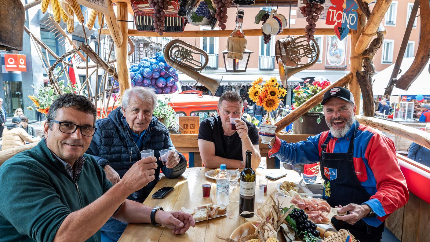 Un momento conviviale durante la Festa d'Autunno 2022 a Lugano