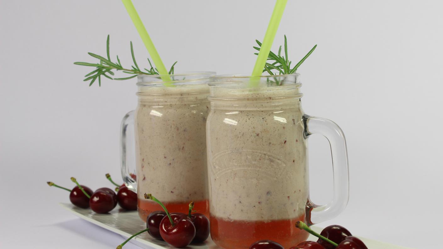 Smoothie alle ciliegie e rosmarino