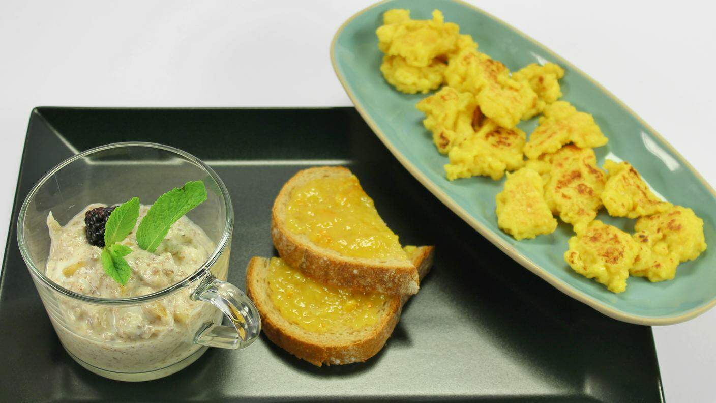 Colazione vegana: scrambled farinata e crema “Budwig”