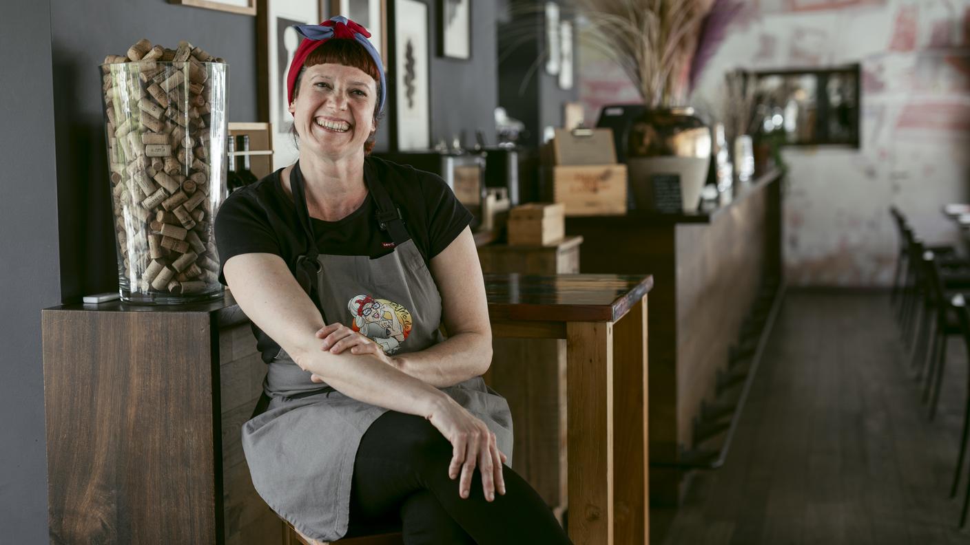 Kira Ghidoni, chef e co-proprietaria dell'Osteria Bisnona di Contone. 