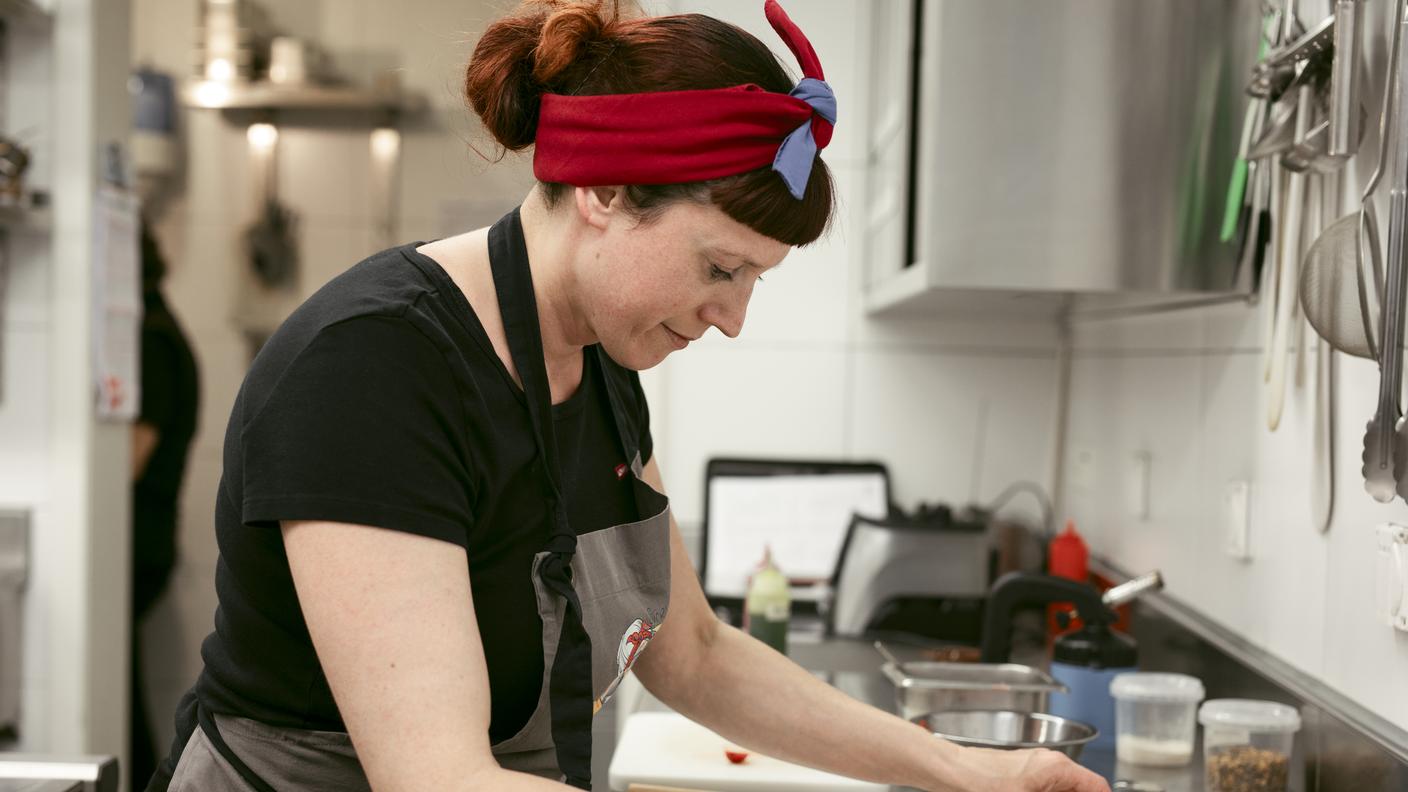 Kira Ghidoni, chef e co-proprietaria dell'Osteria Bisnona di Contone
