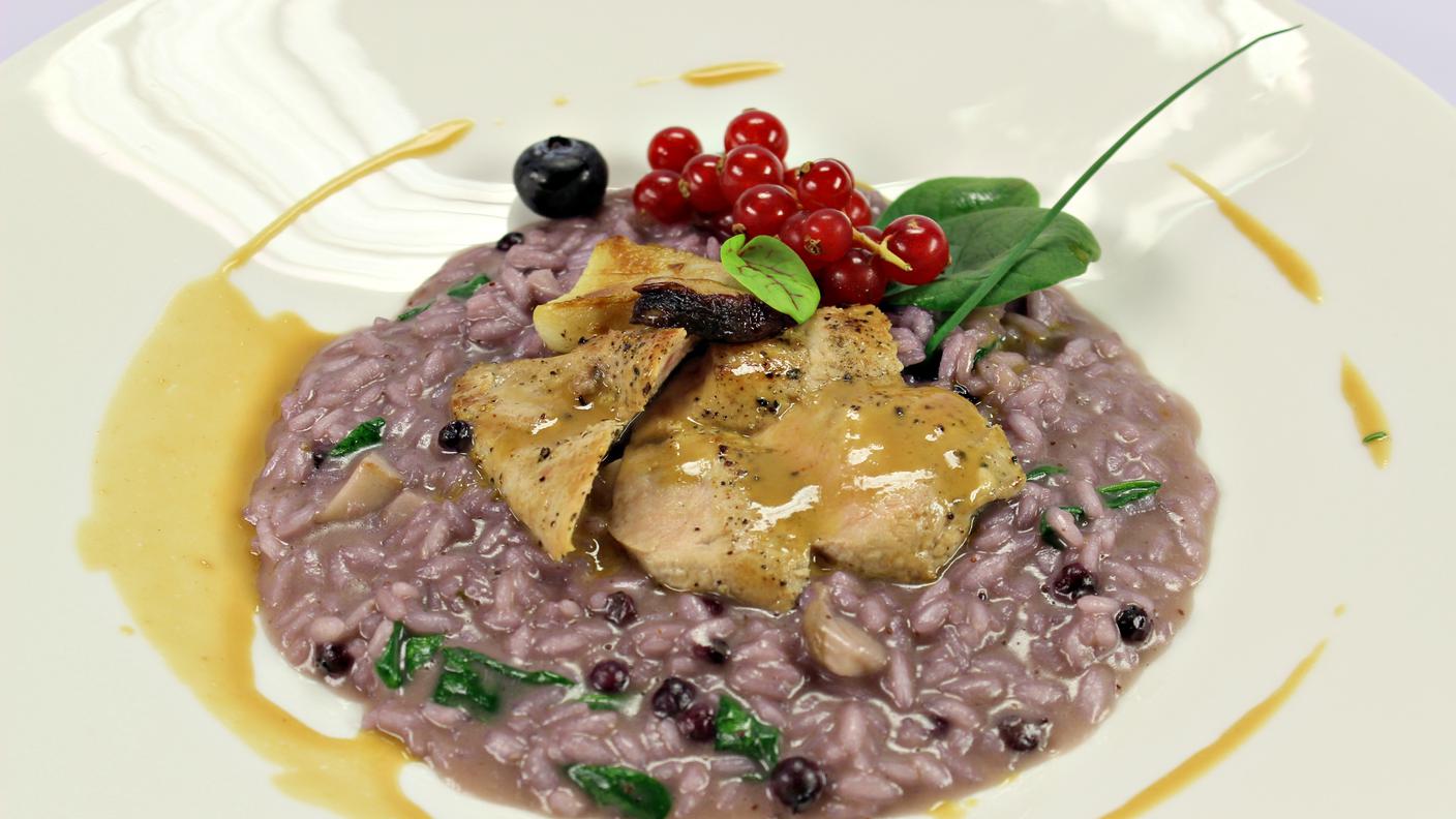 Risotto ai mirtilli, spinacini e porcini con petto di fagiano alla reale