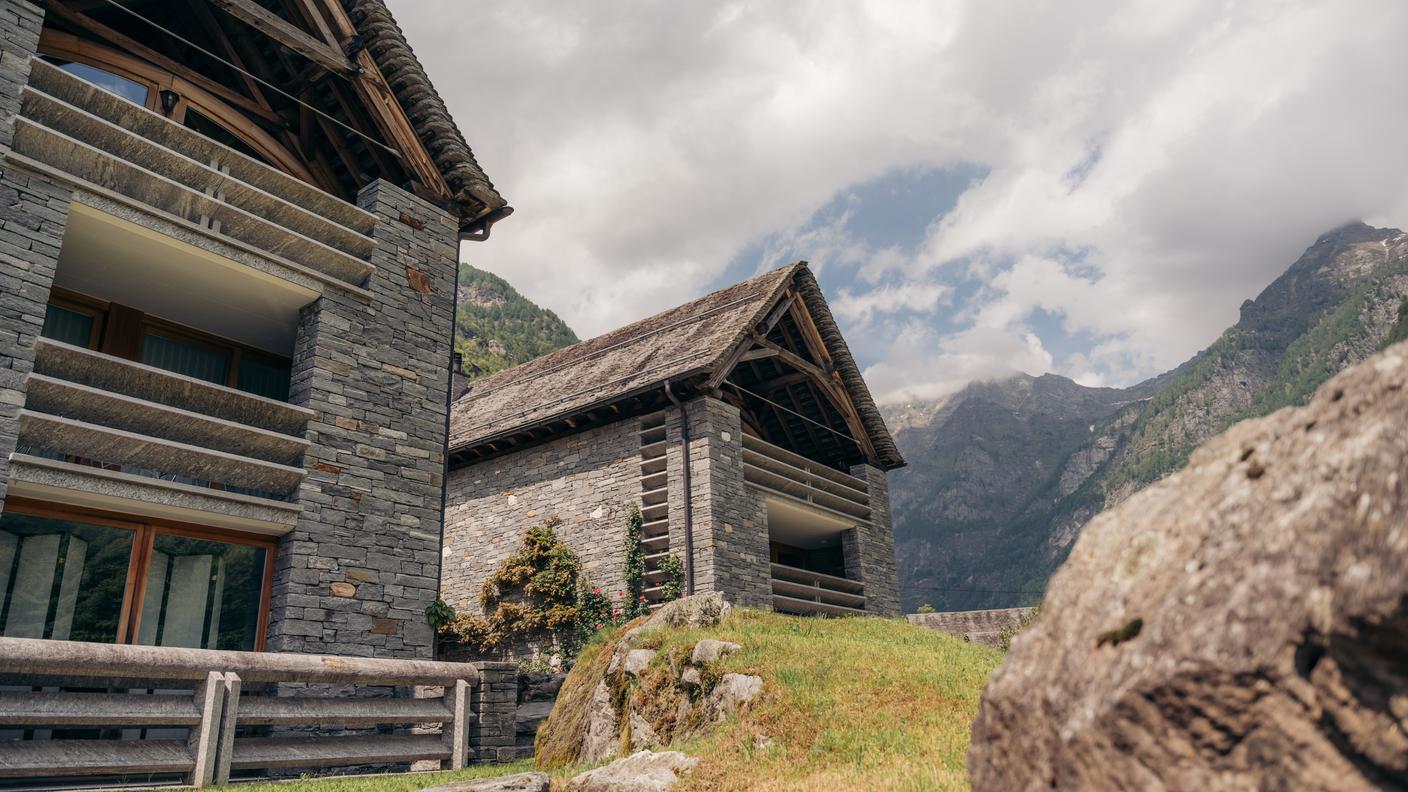 casette di montagna in sasso di Sonogno, paese della Val Verzasca in cui si produce la Verzaschella