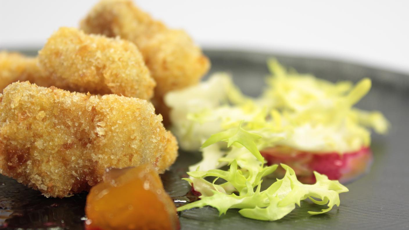 Testina di vitello croccante in salsa alla barbabietola