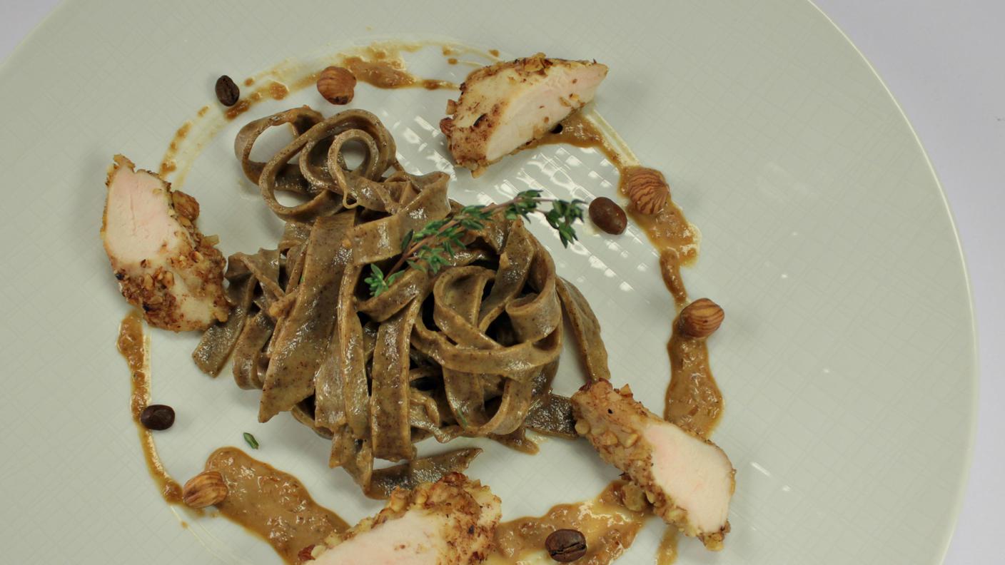 Tagliatelle espresse con filetto di coniglio alle nocciole