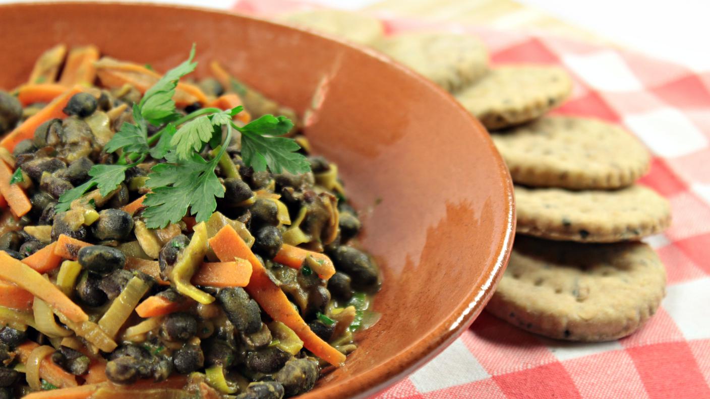 Fagioli neri al lime e zenzero con cracker al farro
