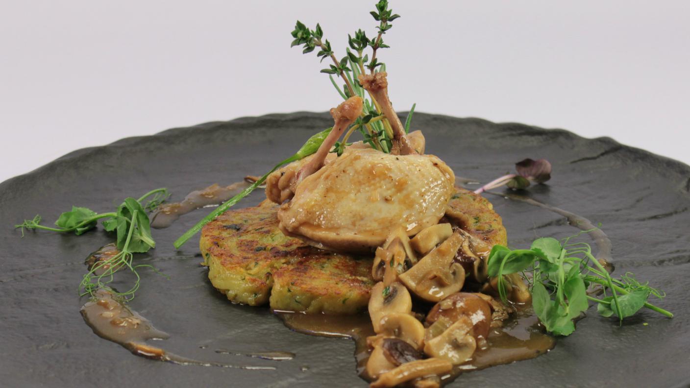 Frittelle di patate all’aglio orsino con suprema di quaglia e funghi misti