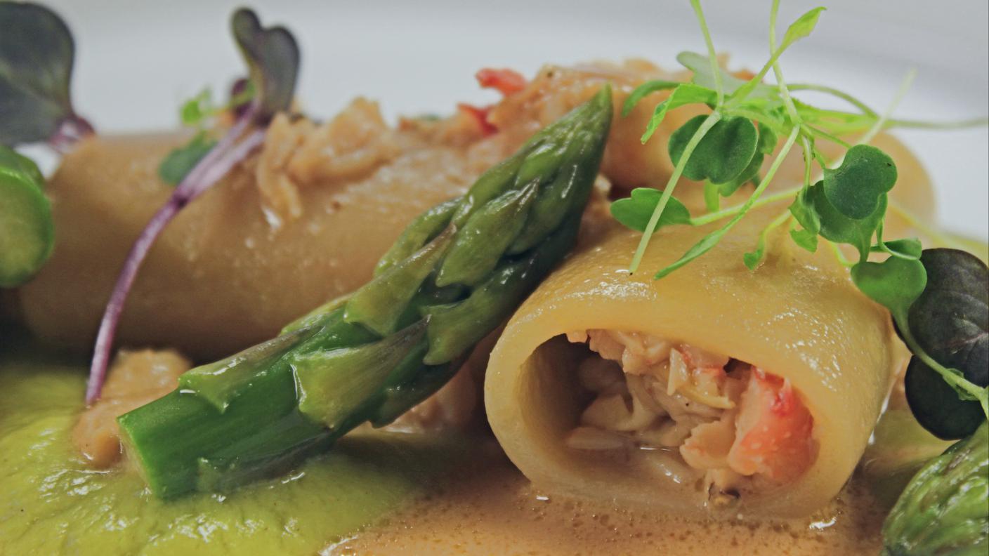 Paccheri di Gragnano, granchio, asparagi e farina bona