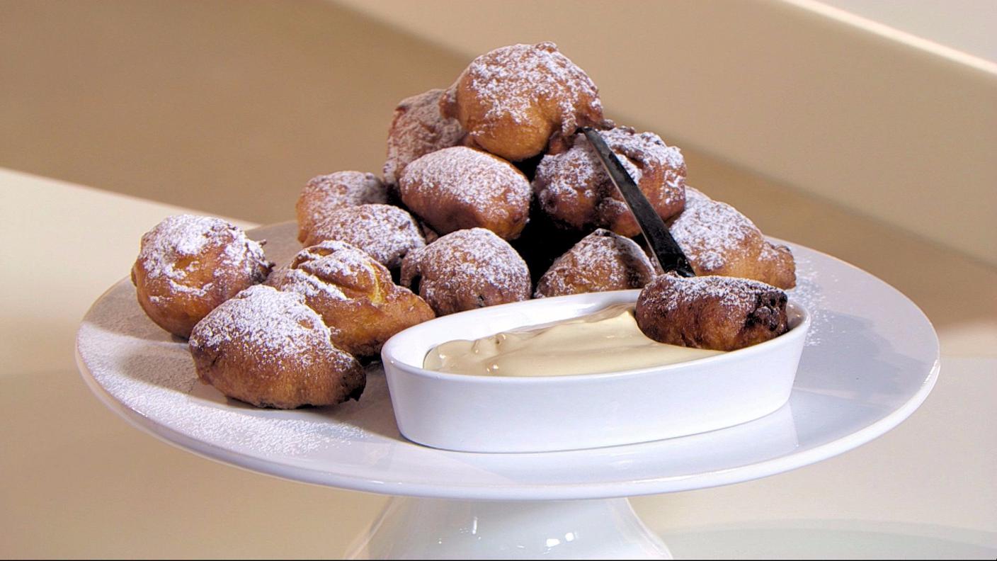 Frittelle di carnevale con crema allo zabaione