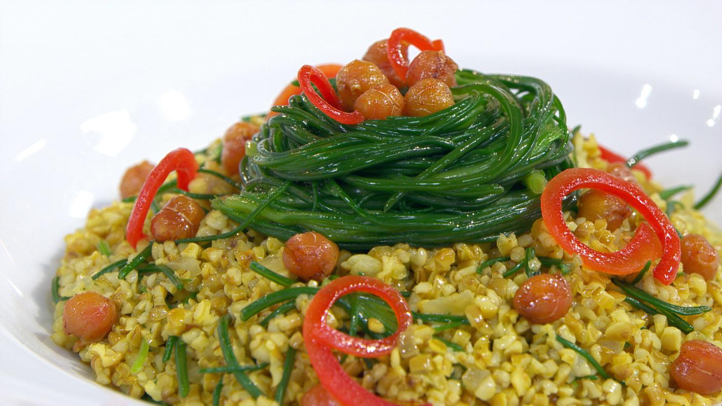 Bulgur alla curcuma e agretti con ceci croccanti