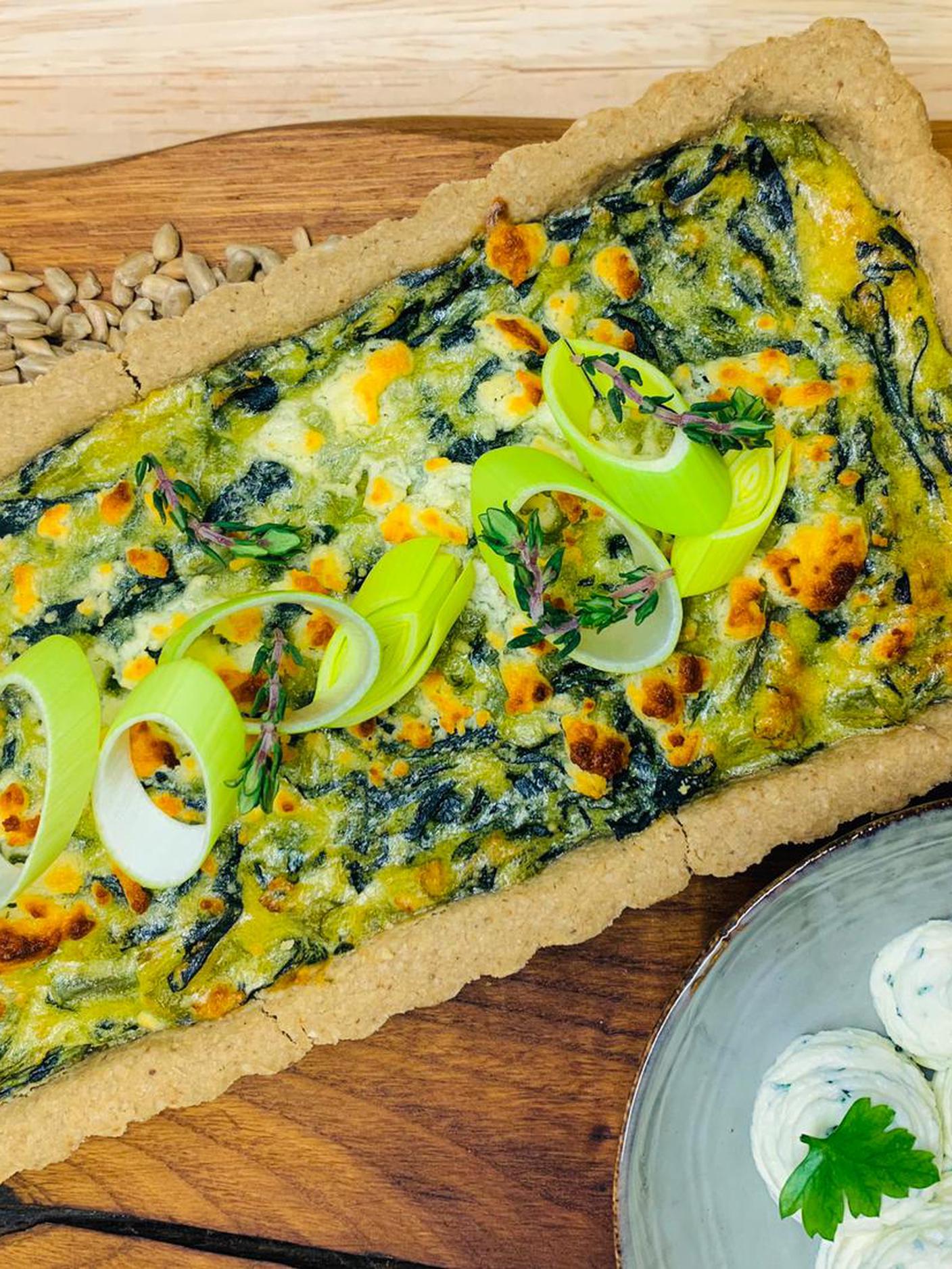 Crostata salata con porri, timo e formaggio di capra