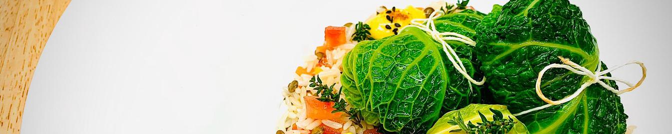 Fagottini di verza e merluzzo su salsa al curry