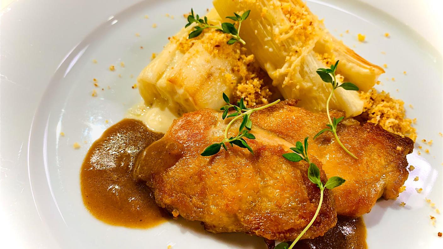 Fusi di pollo disossati con porri gratinati