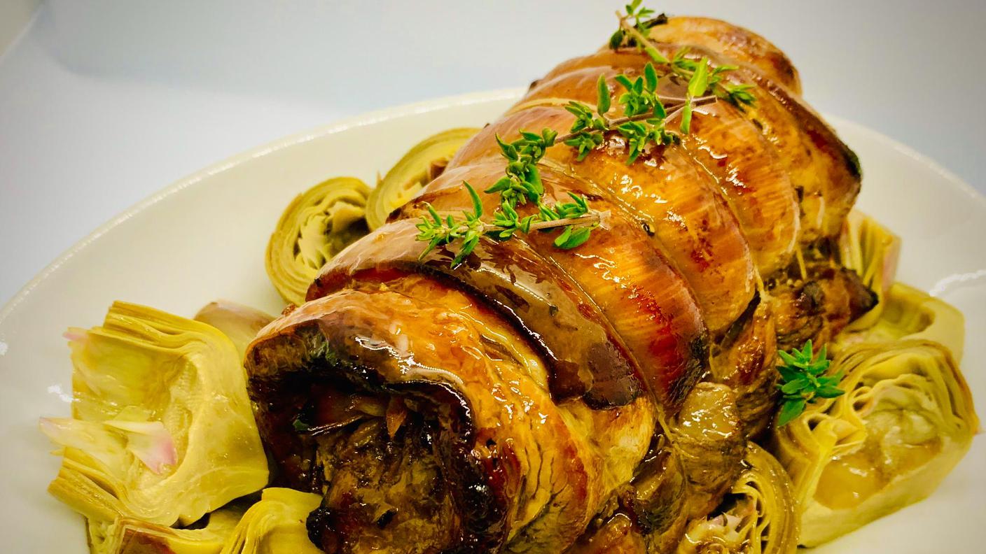 Arrosto di vitello al miele, frutta secca e carciofi