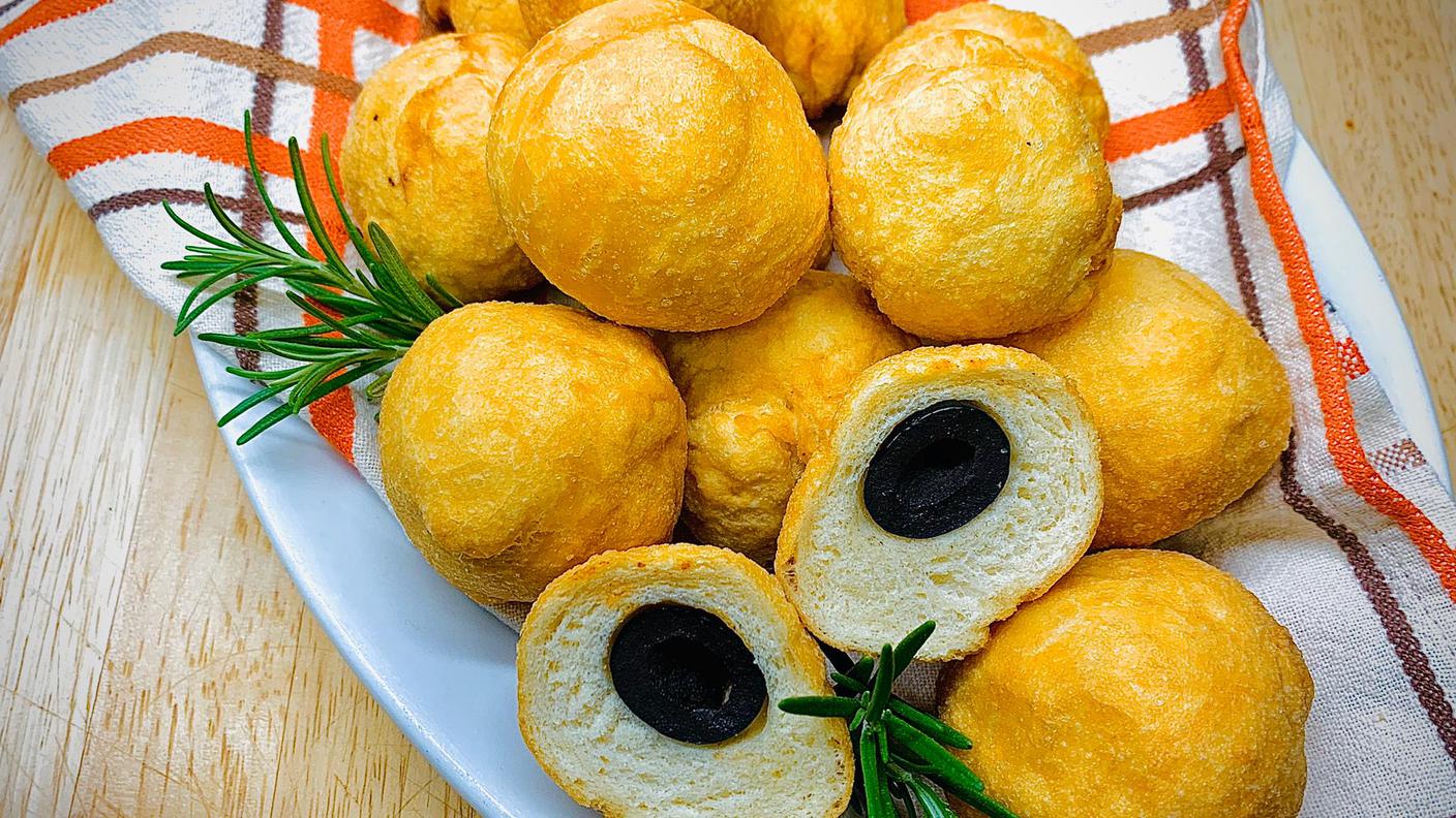 Bocconi di pasta pane ripieni e croccanti