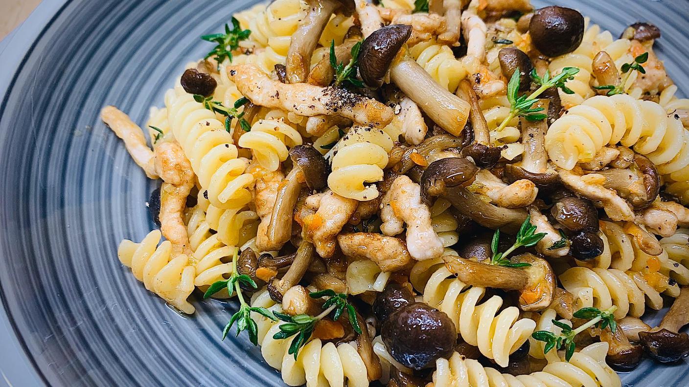 Fusilli con maiale al Marsala, timo e funghi