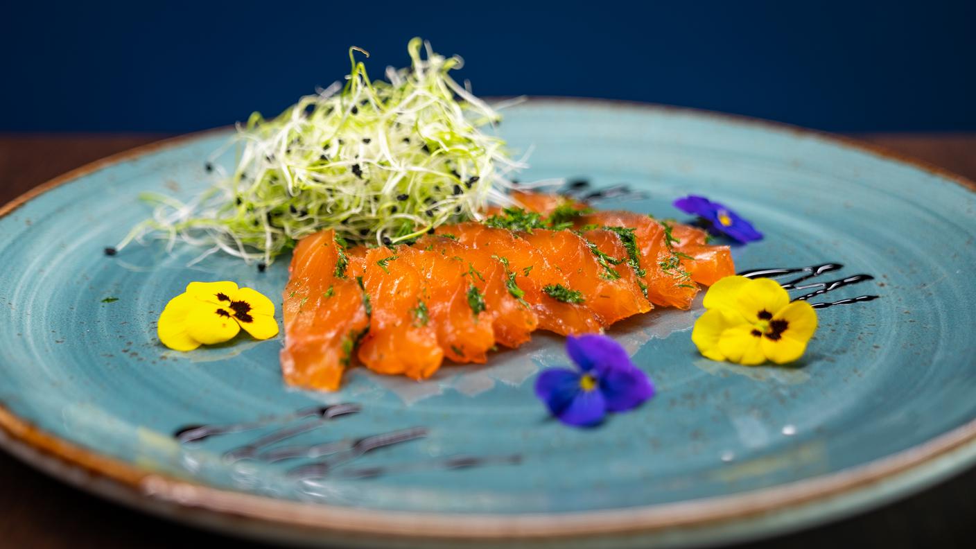 Cuore di salmone di Lostallo marinato agli agrumi e miele di Cabbiolo
