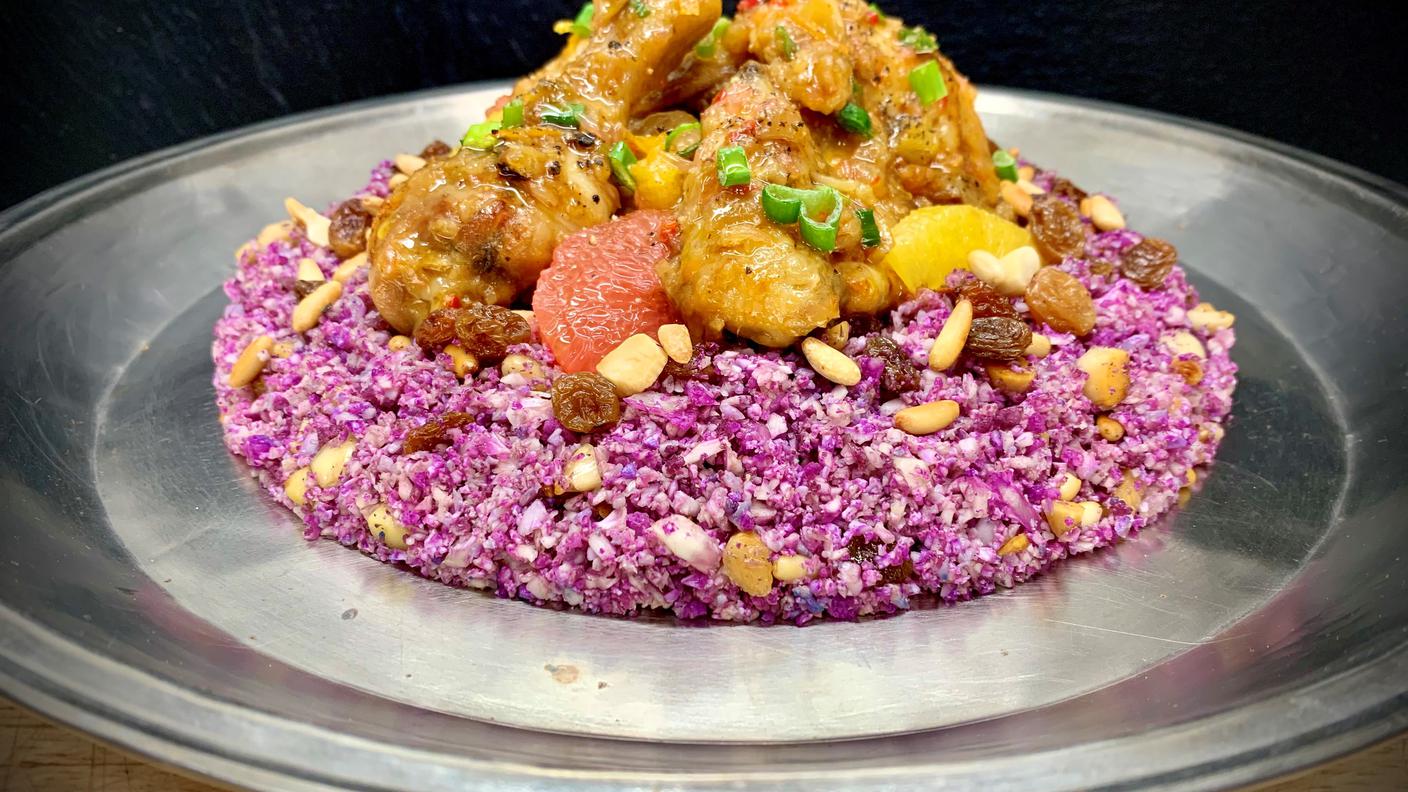 Pollastro agli agrumi su cous cous di cavolfiore viola