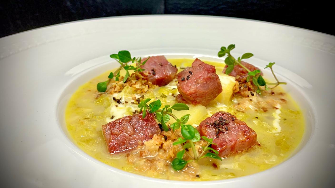 Zuppa di verze e patate con crema di formagella
