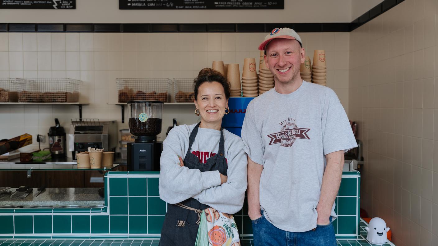 Clarissa Ayu Oeij e Sean Blake nel punto vendita di Molino Nuovo