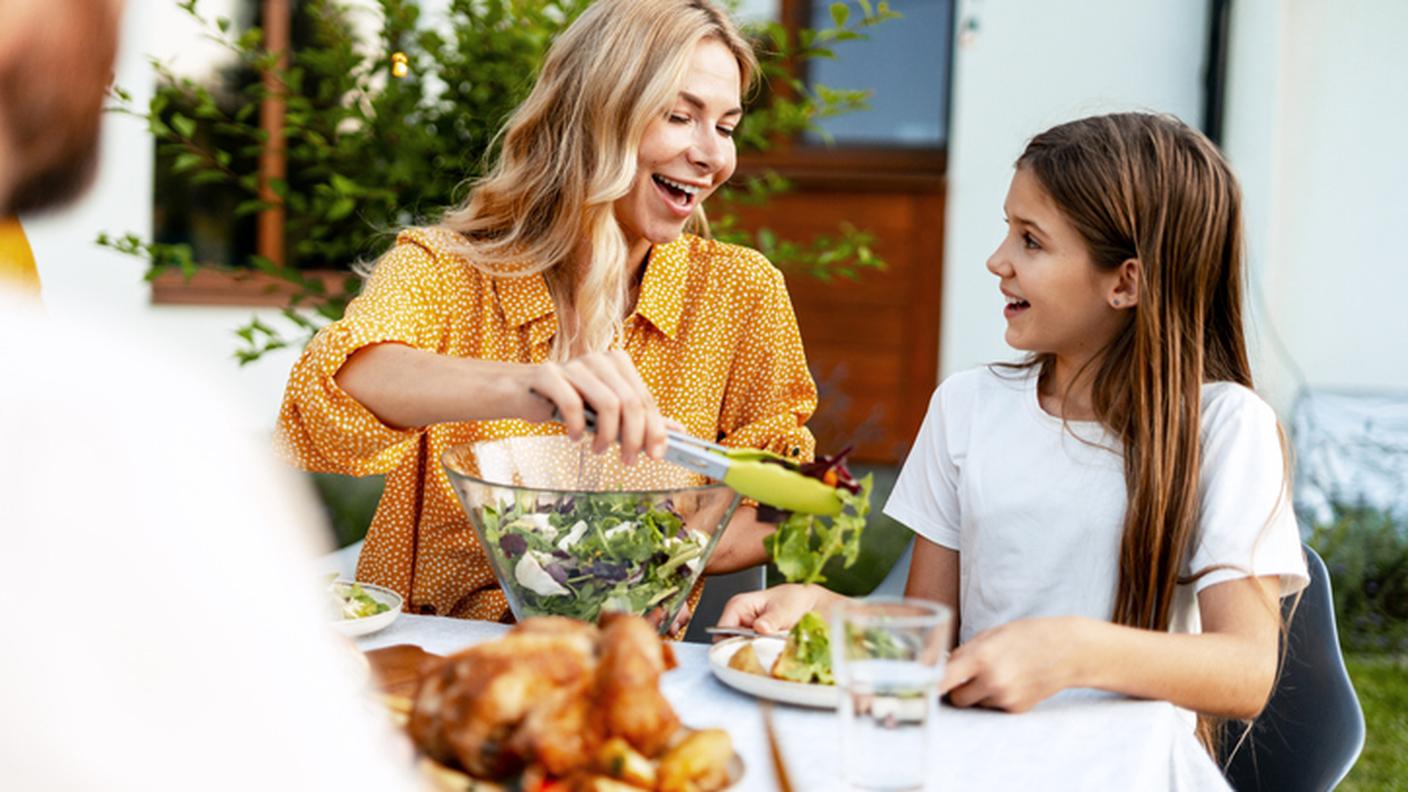 bambini tavola, famiglia, nutrizione, verdura, condivisione, convivialità