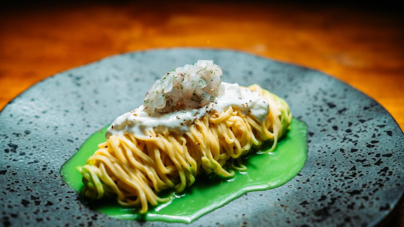 Tagliolini con battuto di lucioperca al finocchietto selvatico, stracciatella e scarola liquida