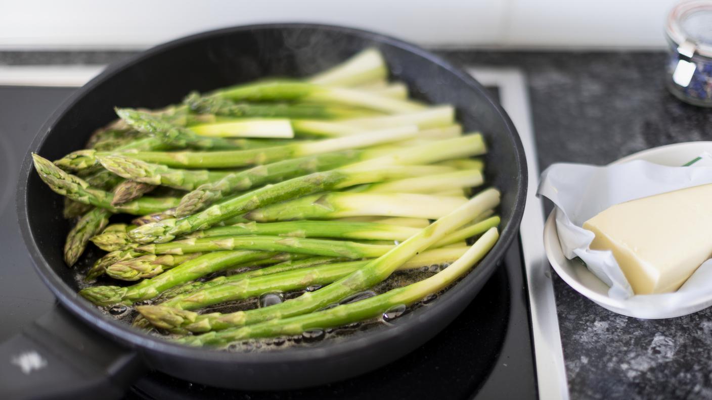 Zuppa di cipolle e asparagi 