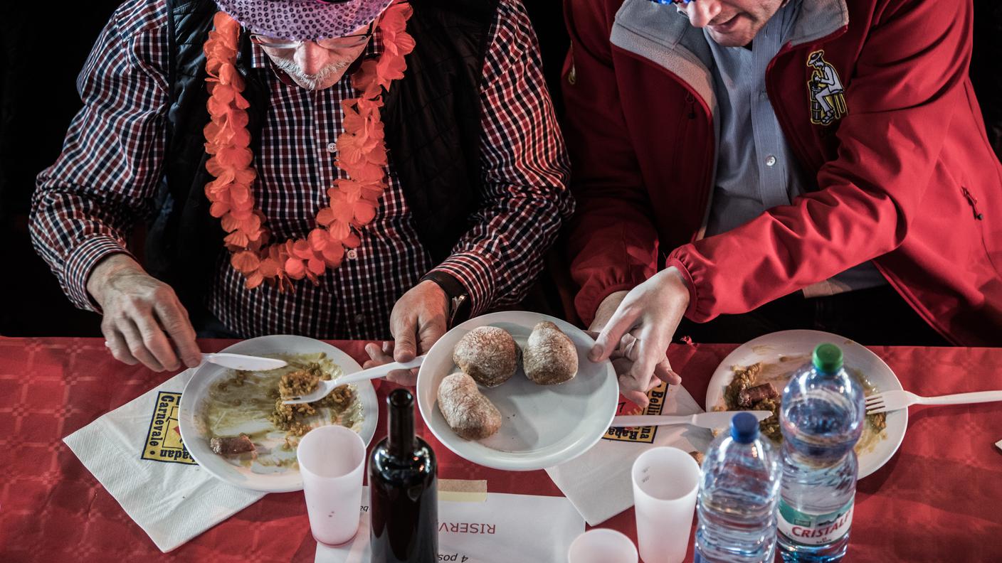 Carnevale Rabadan 2020, bicchieri e stoviglie. Nella foto, alcune delle stoviglie riciclabili utilizzate durante il Carnevale Rabadan 2020