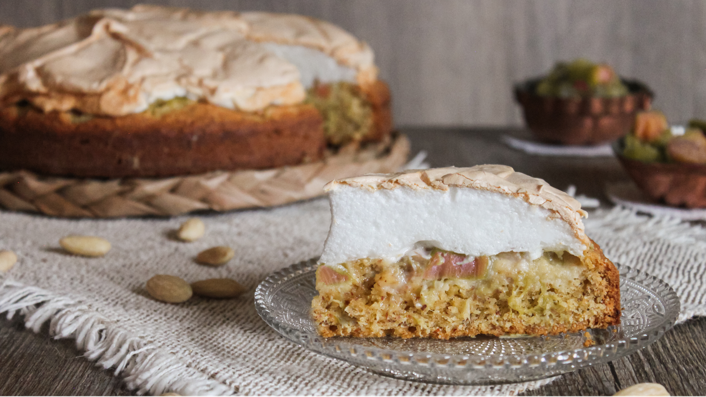 Torta meringata rabarbaro e mandorle 