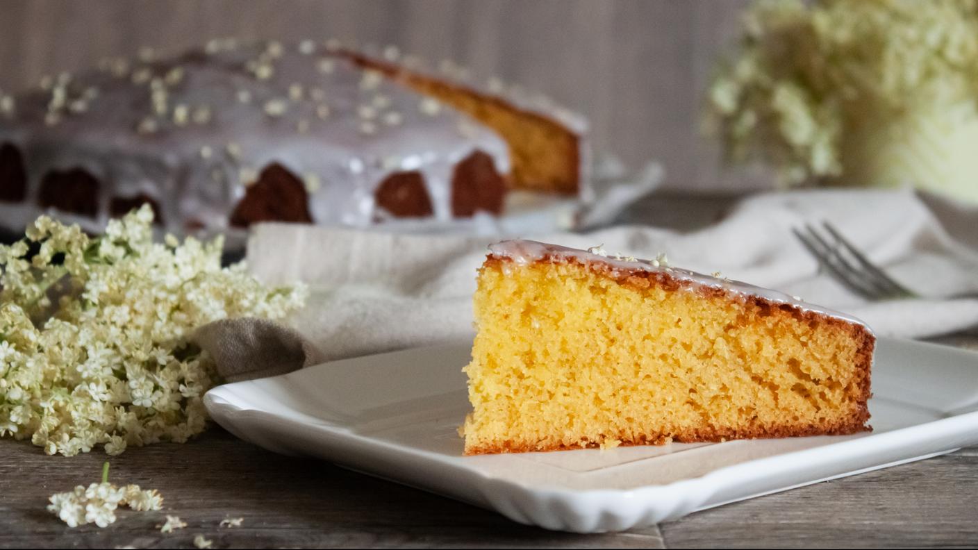 Torta ai fiori di sambuco