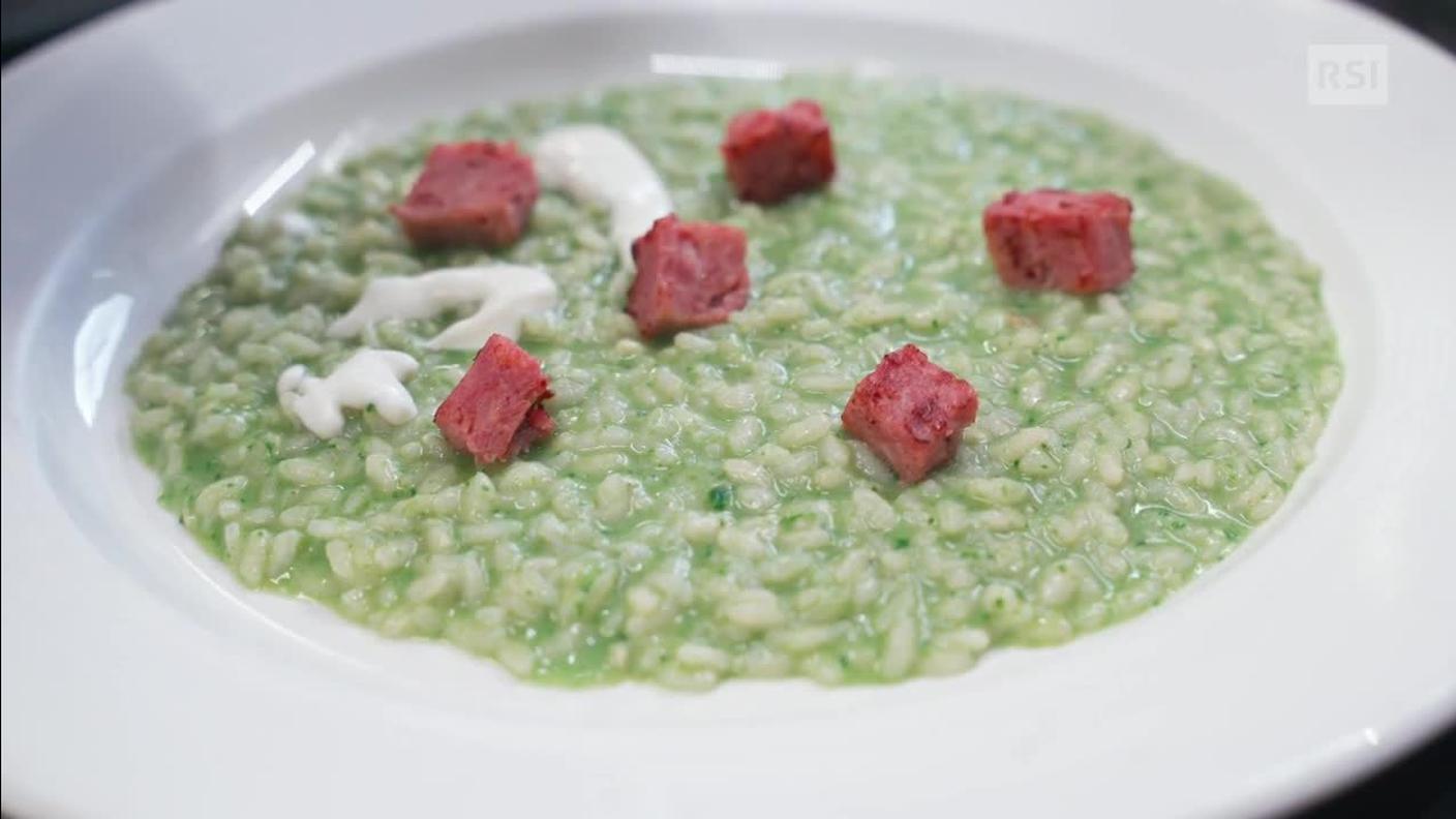 Risotto crema di spinaci mortadella di fegato e lacrime di formaggino bouchon - Osteria Lanterna - Chef Luca Bassan