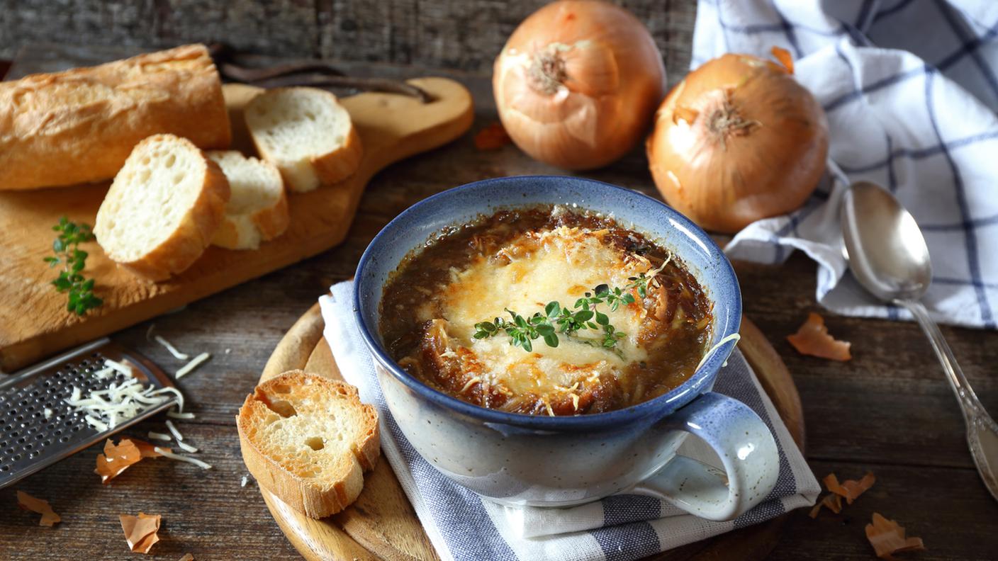 Zuppa di cipolle dorate