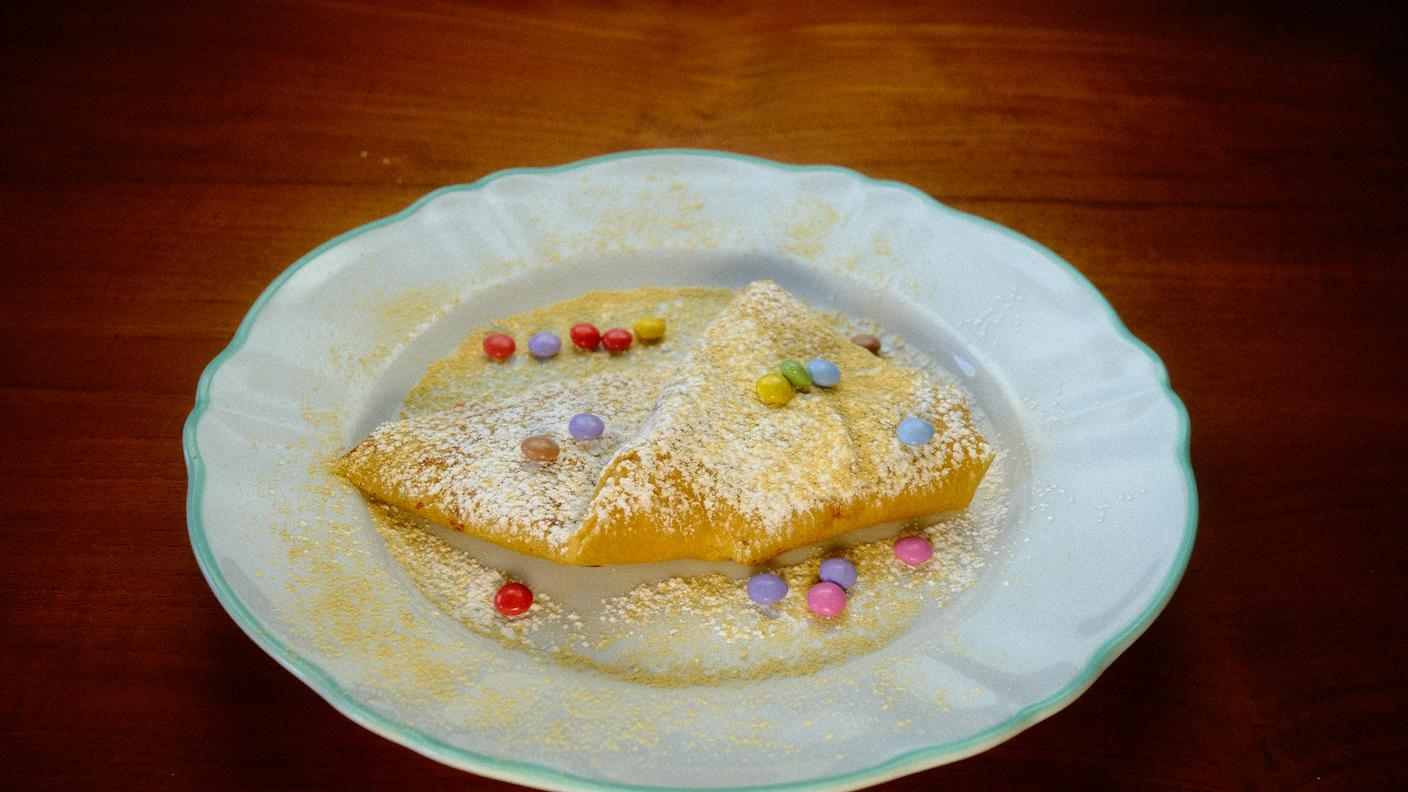 Crespella dolce di farina bòna con crema alla panna e ratafià 