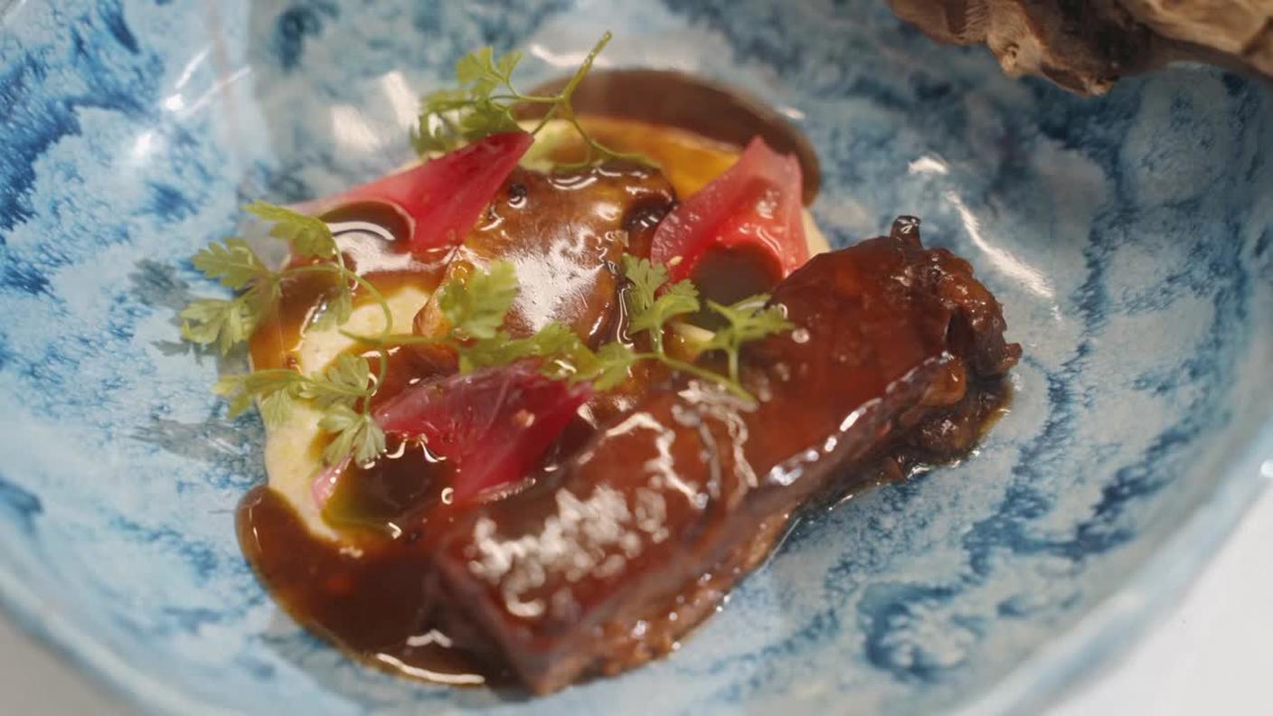 Brasato di short ribs ticinese con polenta cardoncello e cipolla rossa - Osteria dell'Enoteca - Chef Simone Morgano 