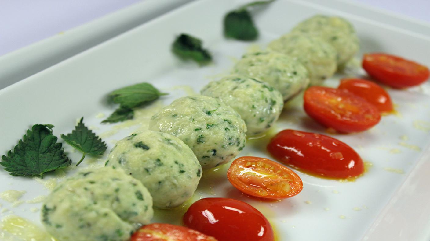 Gnocchi di ricotta alle ortiche con gorgonzola e pomodorini