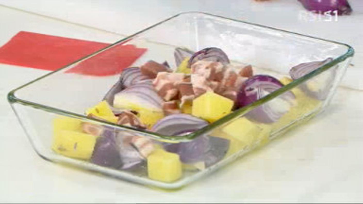 Teglia di patate, cipolle e speck
