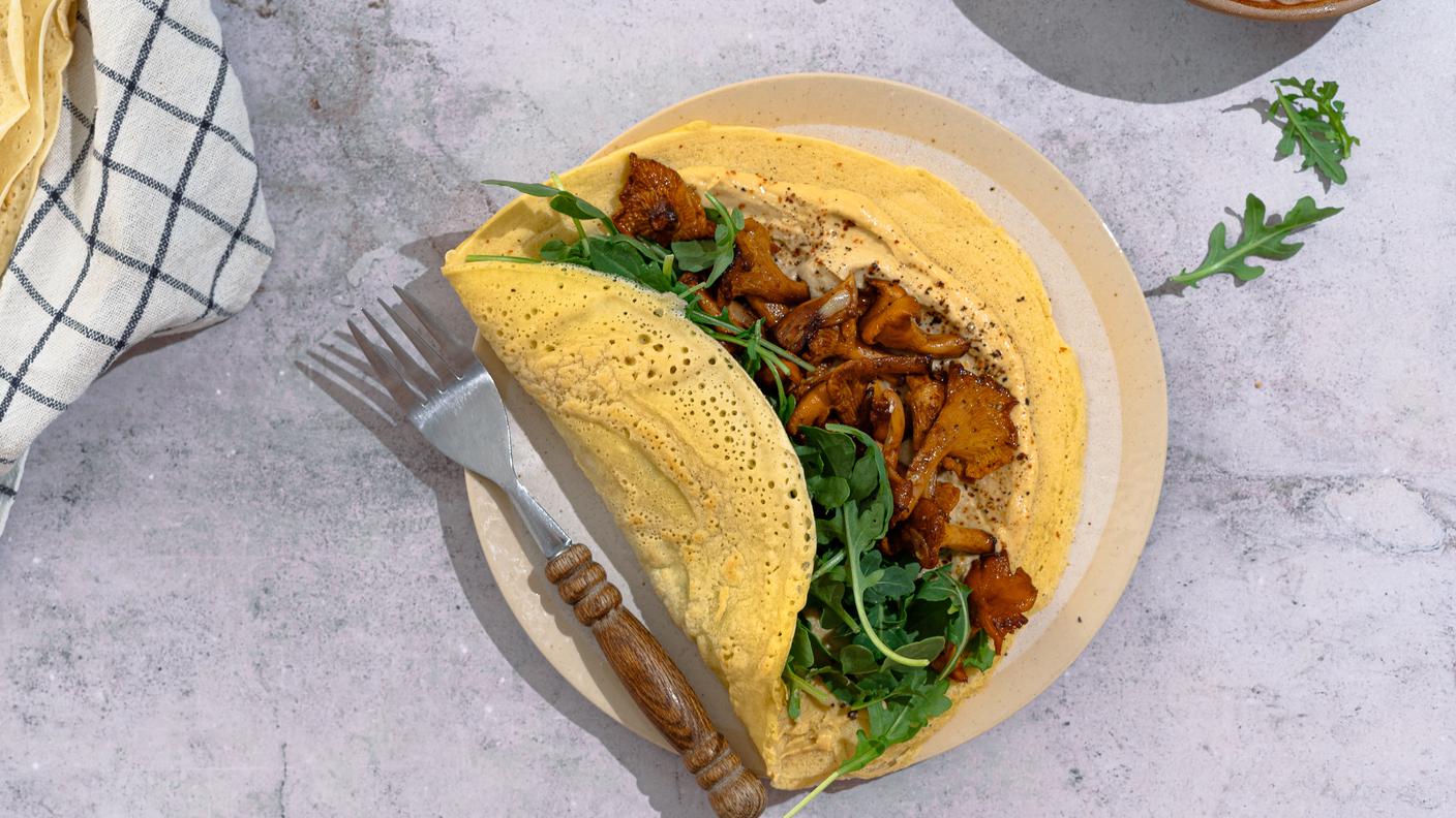 Crêpes salate con finferli e hummus