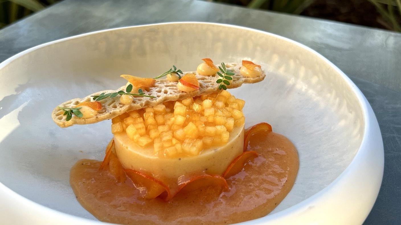 100% cachi: semifreddo di cachi, gel e cialda