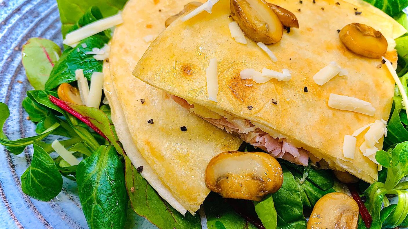Tortillas saltate con Gruyère e funghi 