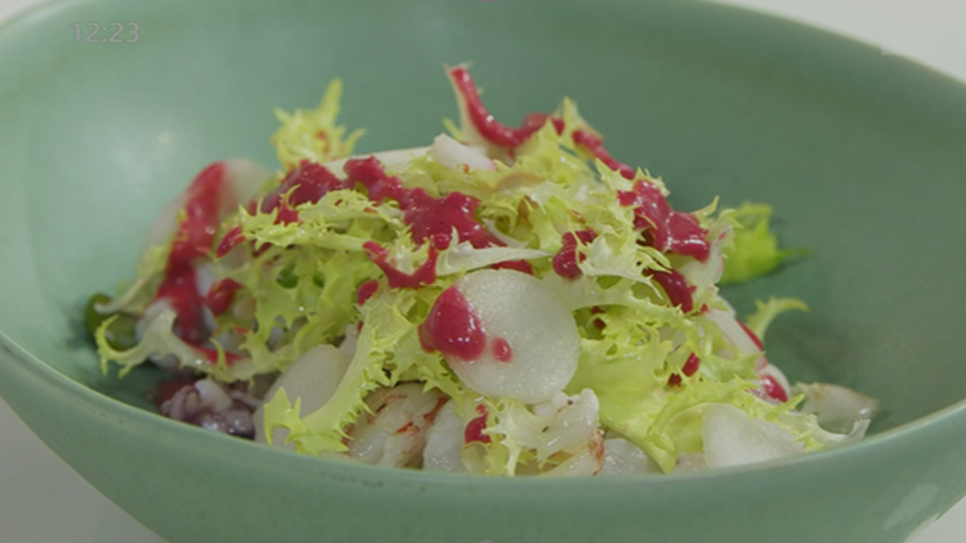 Insalatina di mare tiepida con frutta e vinaigrette ai lamponi