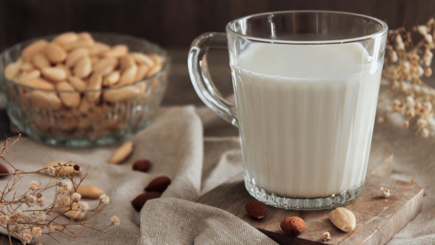 Latte di mandorle