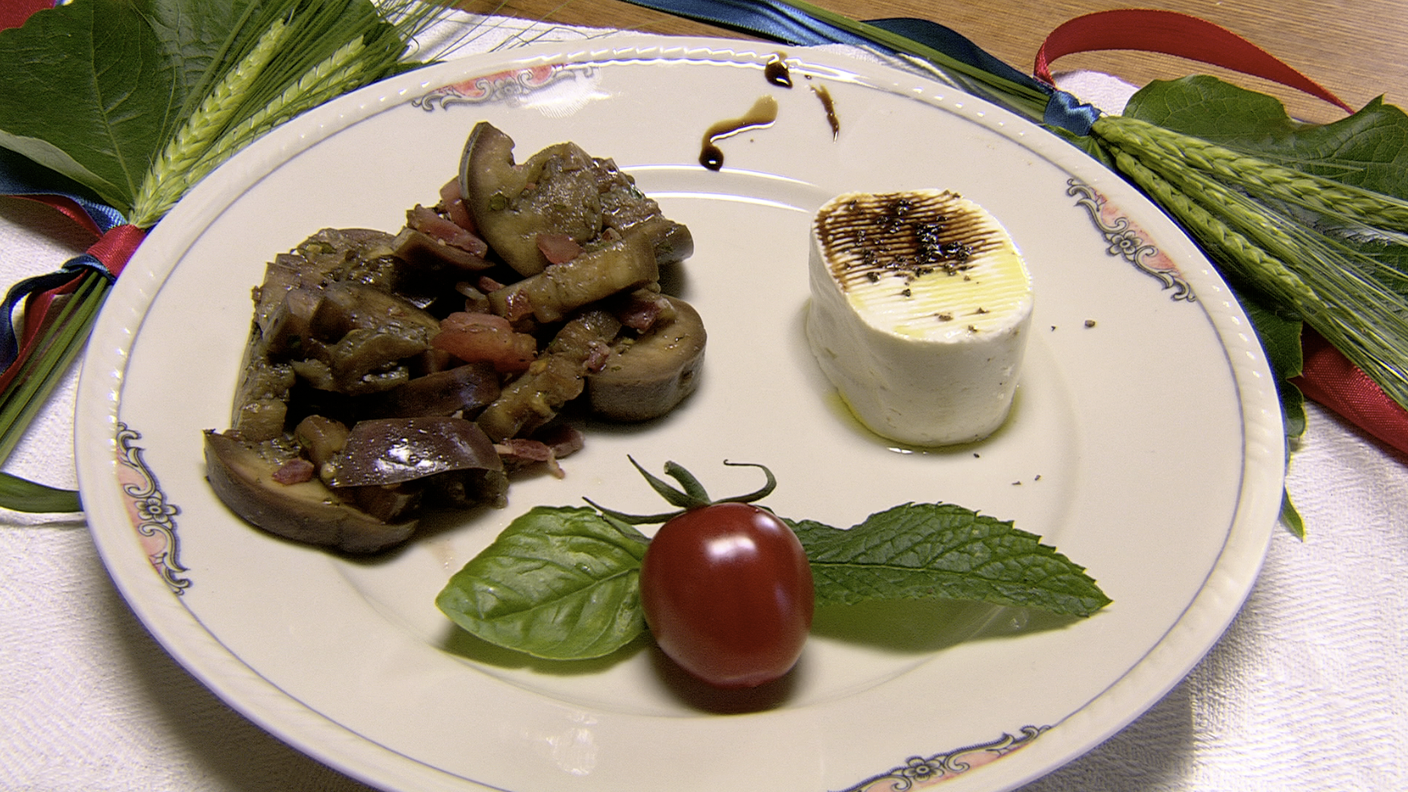 Antipasto: insalatina di melanzane con formaggino fresco e insalata verde "Manu"